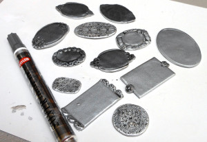edge trays with a metalic leaf pen
